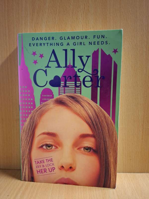Take the Key & Lock Her Up : Ally Carter (Paperback)