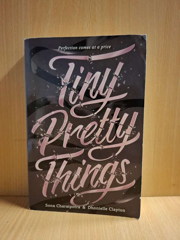 Tiny Pretty Things : Sona Charaipotra & Dhonielle Clayton  (Paperback)