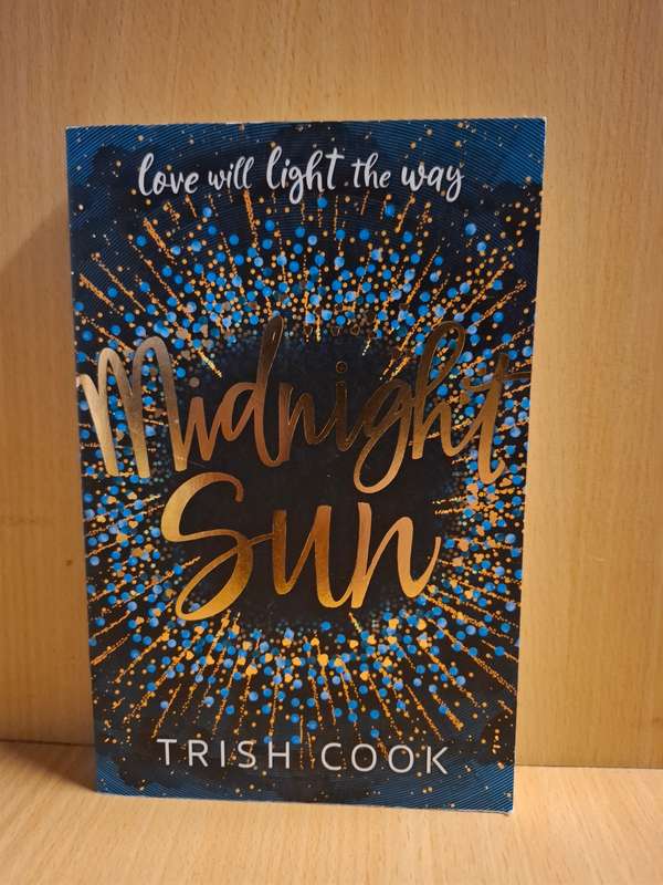 Midnight Sun : Trish Cook  (Paperback)