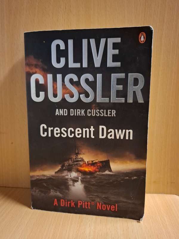 Crescent Dawn : Clive Cussler  (Paperback)
