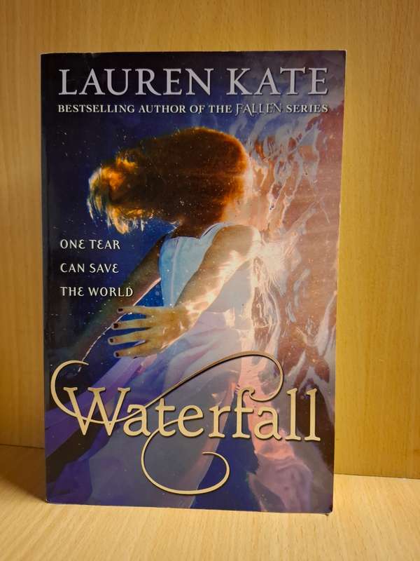 Waterfall : Lauren Kate  (Paperback)
