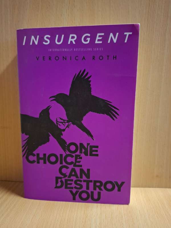 Insurgent : Veronica Roth (Paperback)