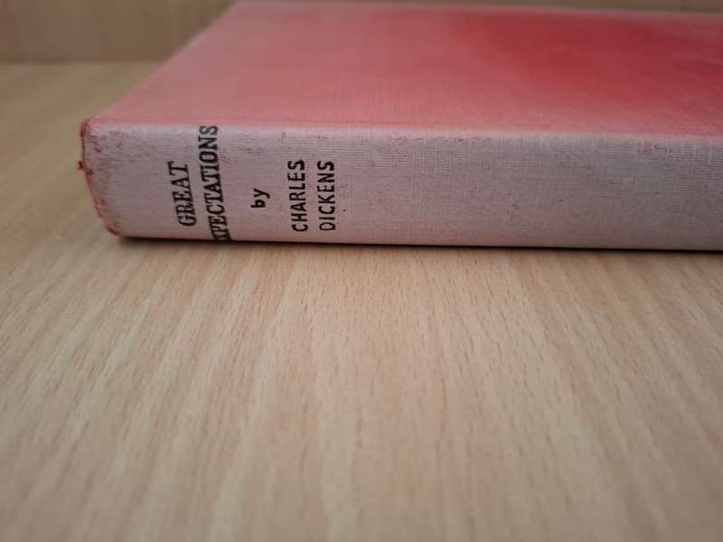 Great Expectations by Charles Dickens  (Hardcover)