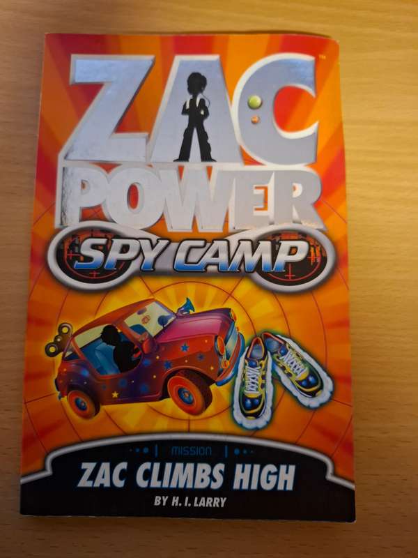 Zac Power Spy Camp - Zac Climbs High by H.I. Larry (Paperback)