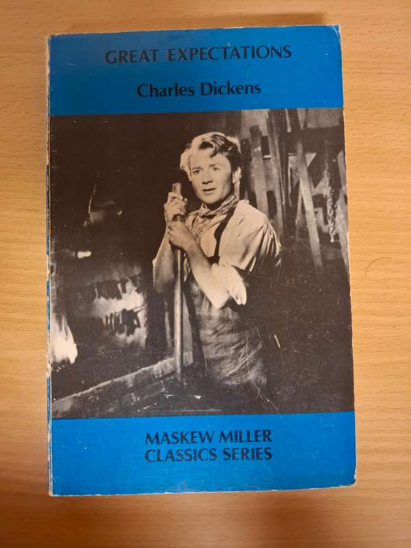Great Expectations - Charles Dickens  (Paperback)