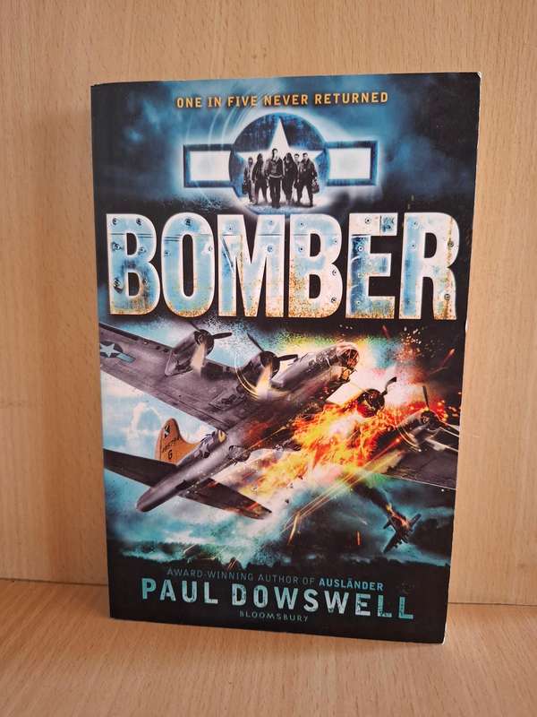 The Bomber : Paul Dowswell  (Paperback)