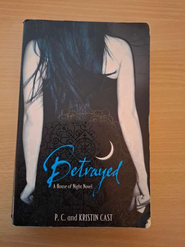 Betrayed (A House of Night Novel) P.C. and Kristin Cast (Paperback)