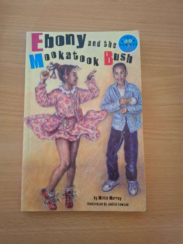 Ebony and the Mookatook Bush : Millie Murray  (Paperback)