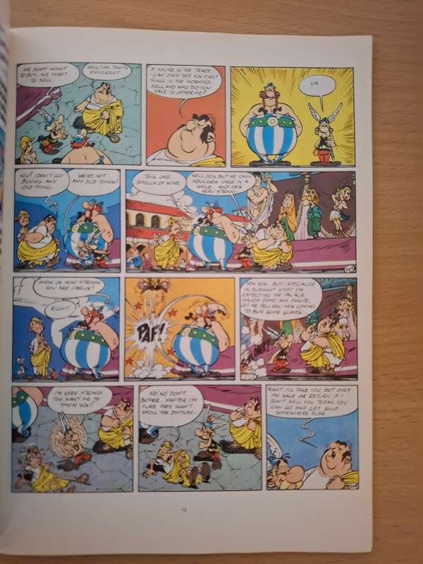 Asterix and The Laurel Wreath - Goscinny and Uderzo (Book 13) Paperback