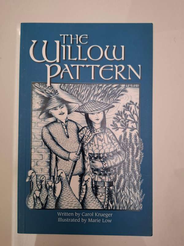 The Pillow Pattern Written by Carol Krueger  (Paperback)