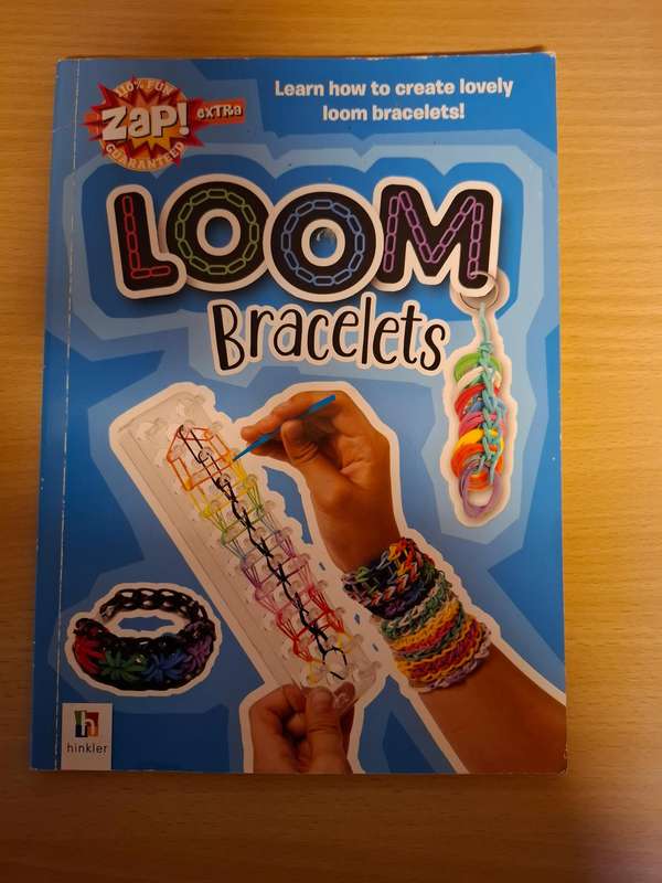 Loom Bracelets - Learn how to create lovely loom bracelets (Paperback)