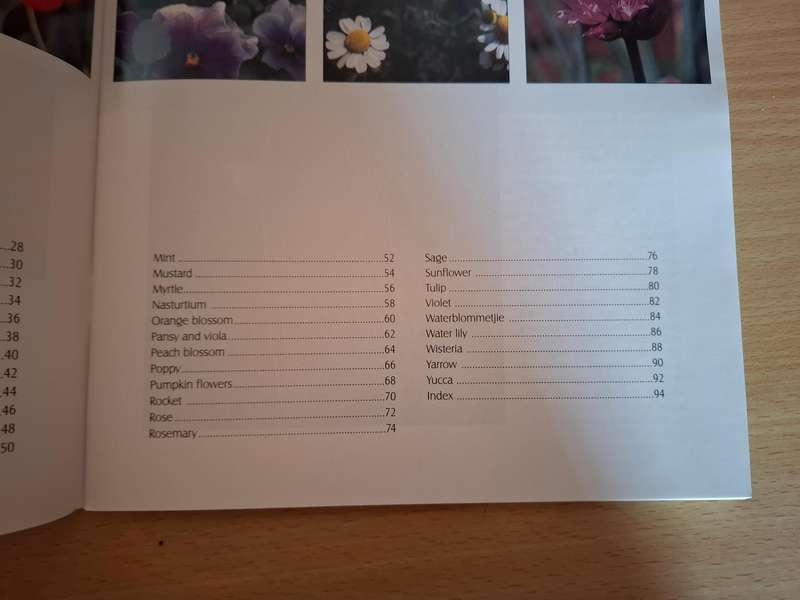 Cooking with Herbs & Flowers - The Margaret Roberts Selection  (Paperback)
