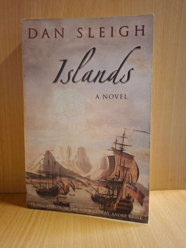 Islands : Dan Sleigh  (Paperback)