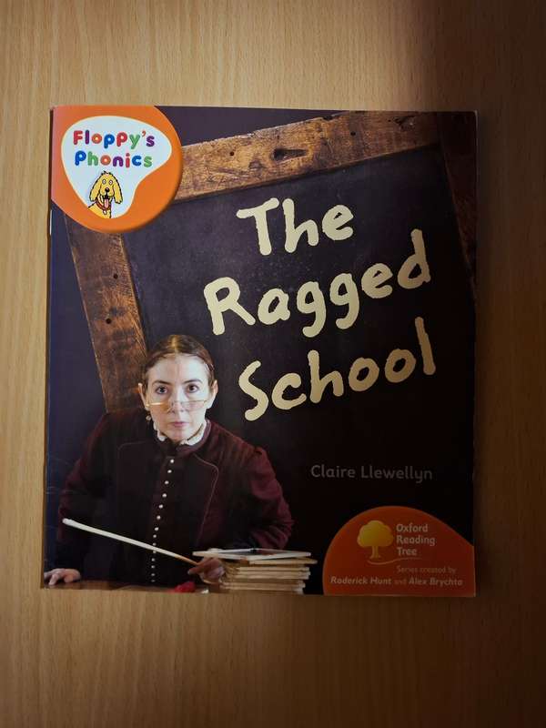 The Ragged School by Claire Llewellyn  (Paperback)