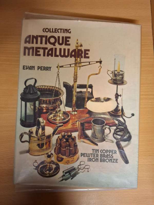 Collecting Antique Metalware - Tin, Copper, Pewter, Brass, Iron, Bronze : Evan Perry (Hardcover)