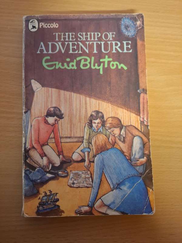 The Ship of Adventure : Enid Blyton  (Paperback)