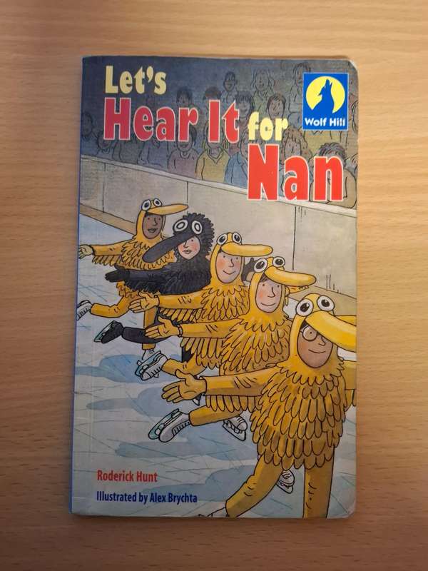 Let`s Hear it For Nan : Roderick Hunt  (Paperback)