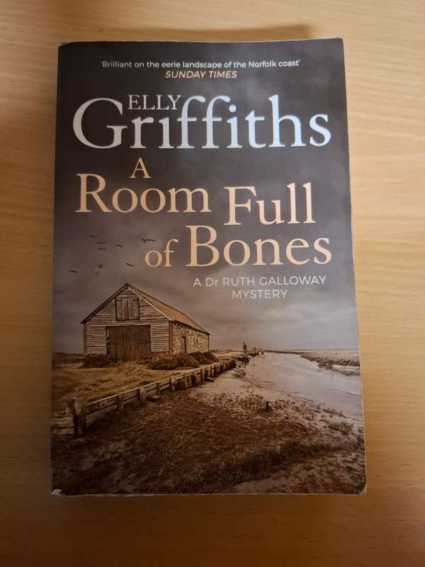 A Room Full of Bones : Elly Griffiths  (Paperback)