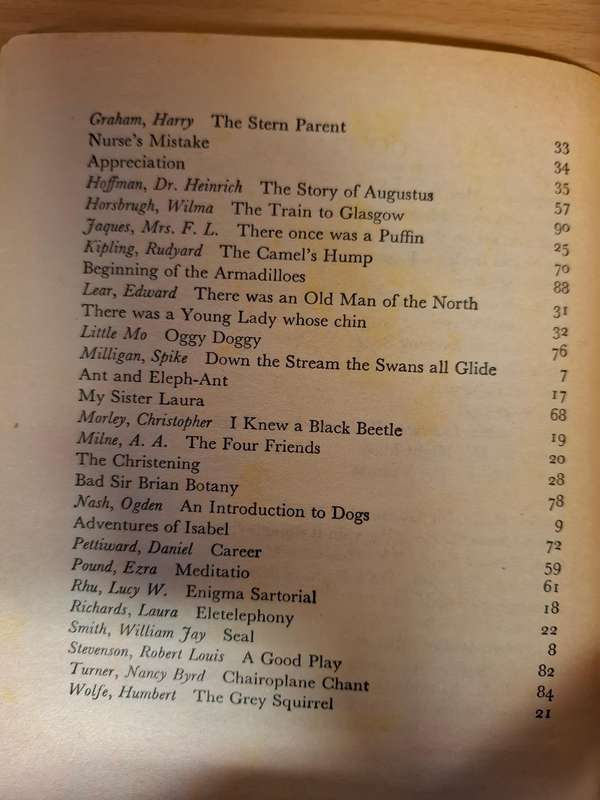 The Armada Lion Book of Young Verse Chosen by Julia Watson  (Paperback)