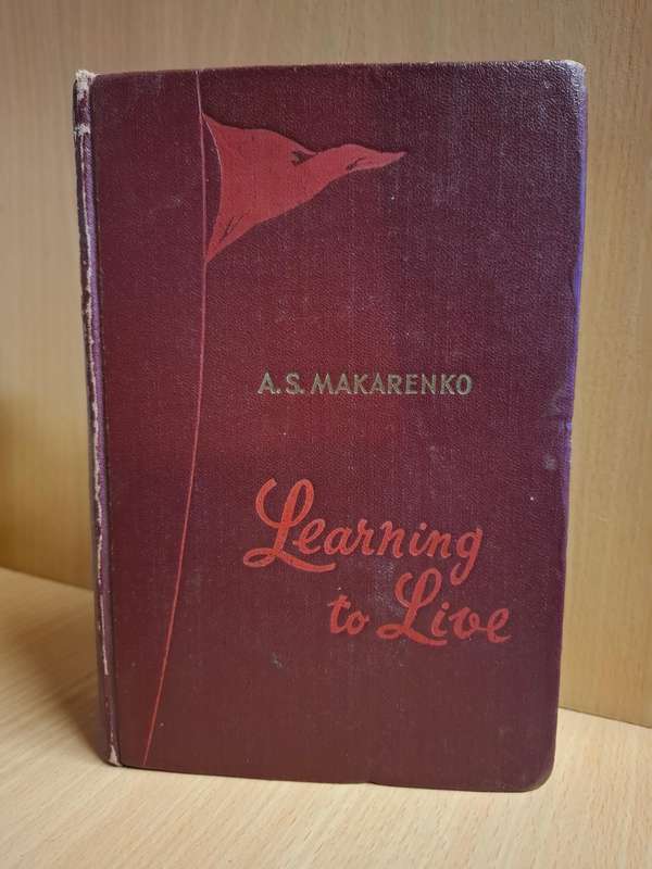 Learning to Live - Flags on The Battlements: A.S. Makarenko  (Hardcover)