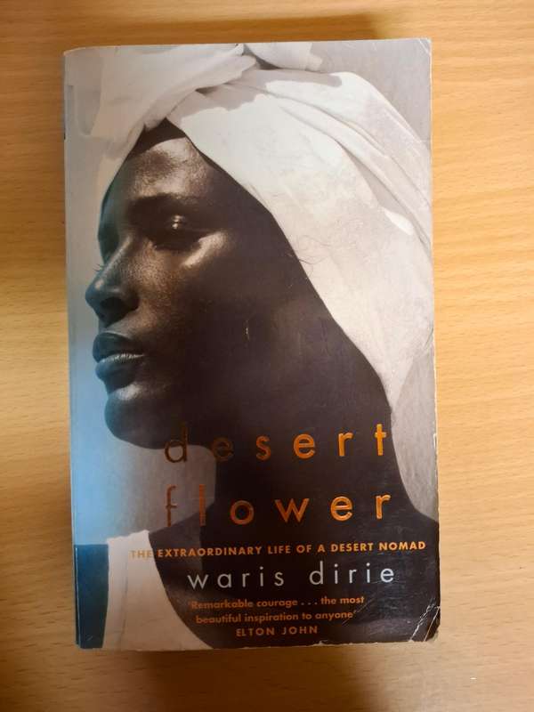 Desert Flower - The Extraordinary Life of a Desert Nomad : Waris Dirie  (Paperback)
