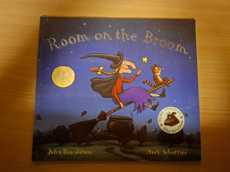 Room on The Broom : Julia Donaldson  (Paperback)