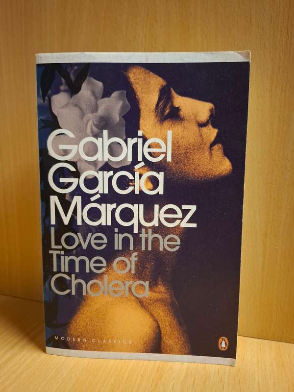 Love in the Time of Cholera : Gabriel Garcia Marquez  (Paperback)