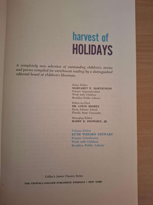 Collier`s Junior Classics - Harvest of Holidays (Hardcover)