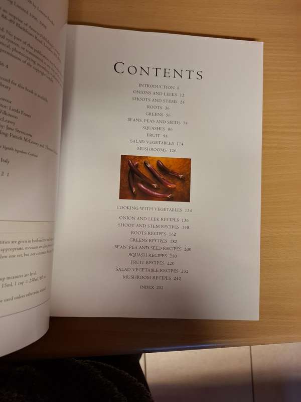 The World Encyclopedia of Vegetables : Christine Ingram  (Paperback)