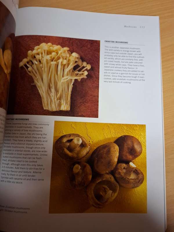 The World Encyclopedia of Vegetables : Christine Ingram  (Paperback)