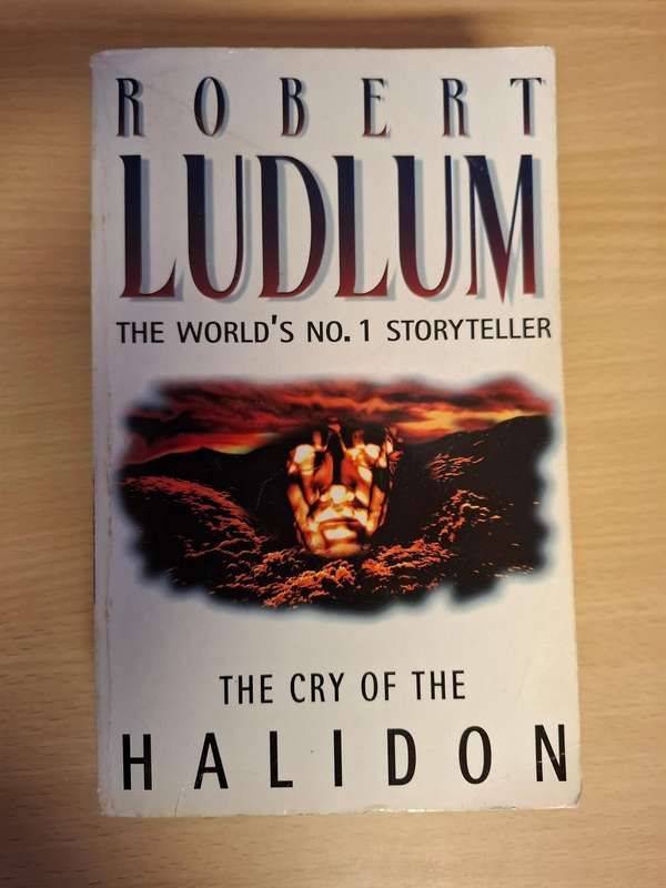 The Cry of The Halidon : Robert Ludlum  (Paperback)