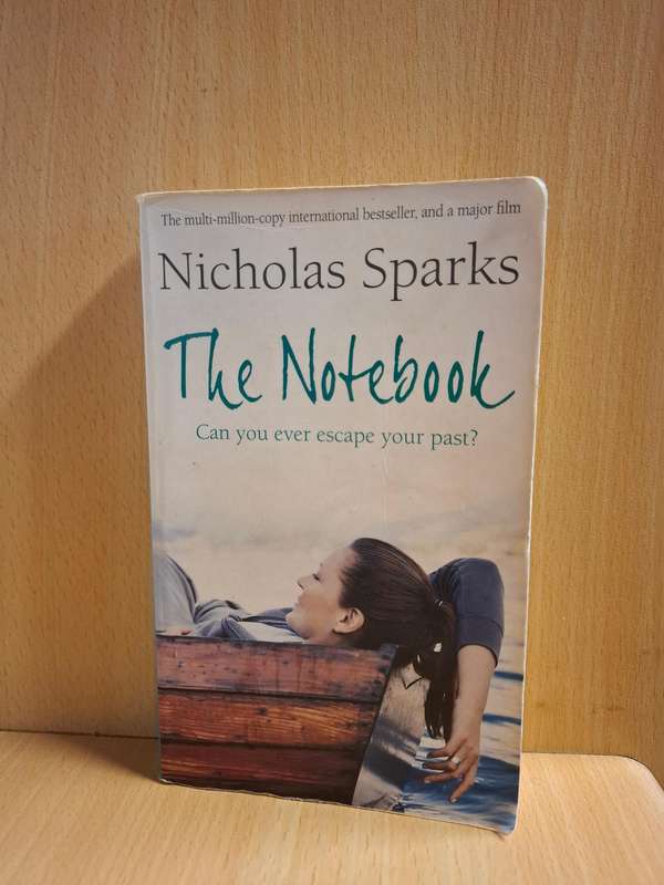 The Notebook : Nicholas Sparks  (small paperback)