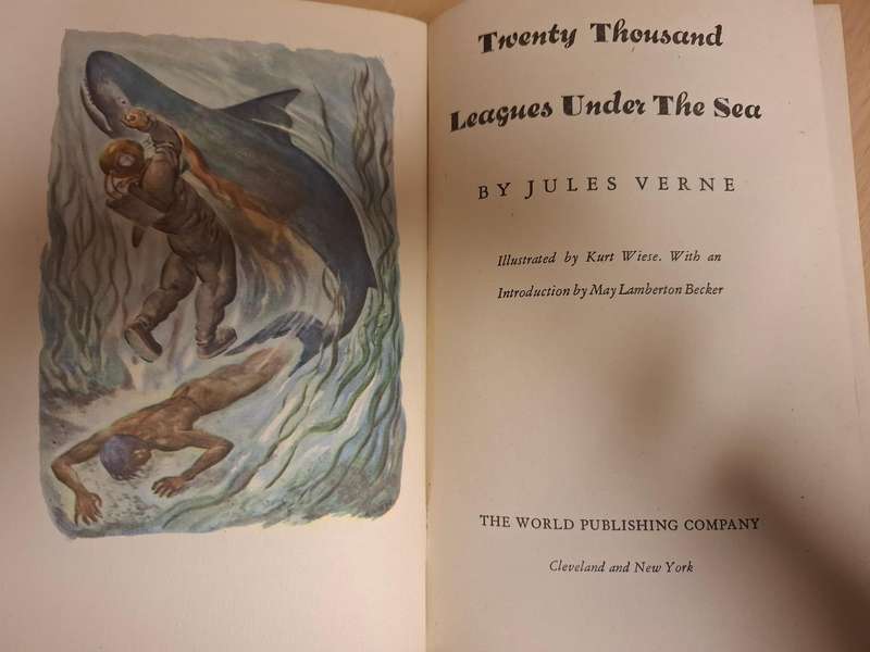Twenty Thousand Leagues Under the Seas by Jules Verne  (Hardcover)