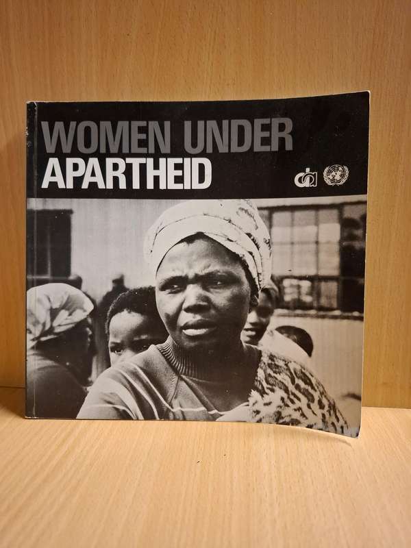 Women Under Apartheid  (Paperback)