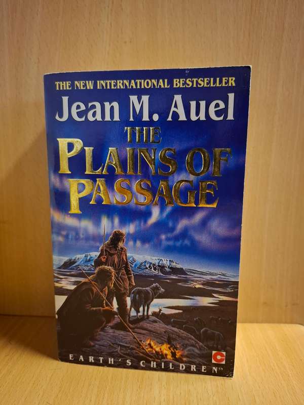 The Plains of Passage : Jean M. Auel  (Paperback)