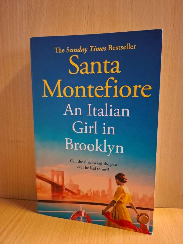 An Italian Girl in Brooklyn : Santa Montefiore  (Paperback)