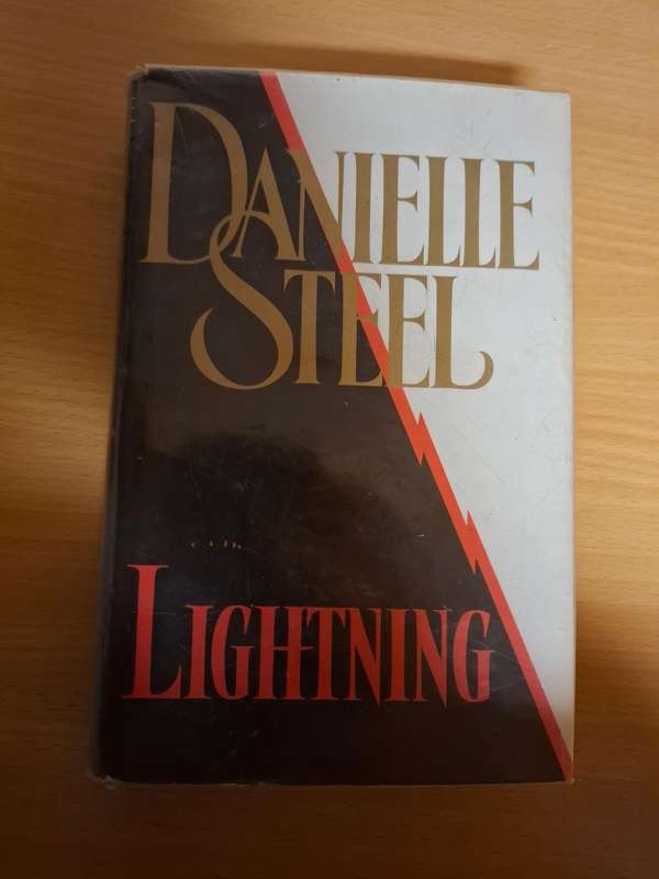 Lightning: Danielle Steel (Hardcover)