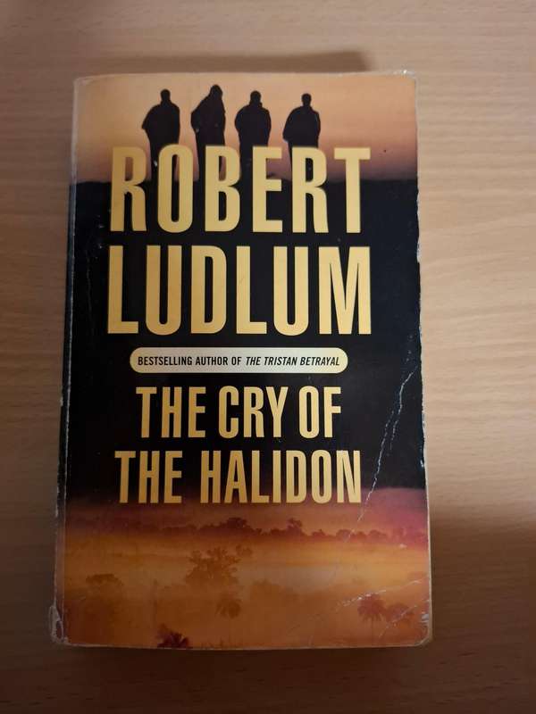 The Cry of The Halidon : Robert Ludlum  (Paperback)