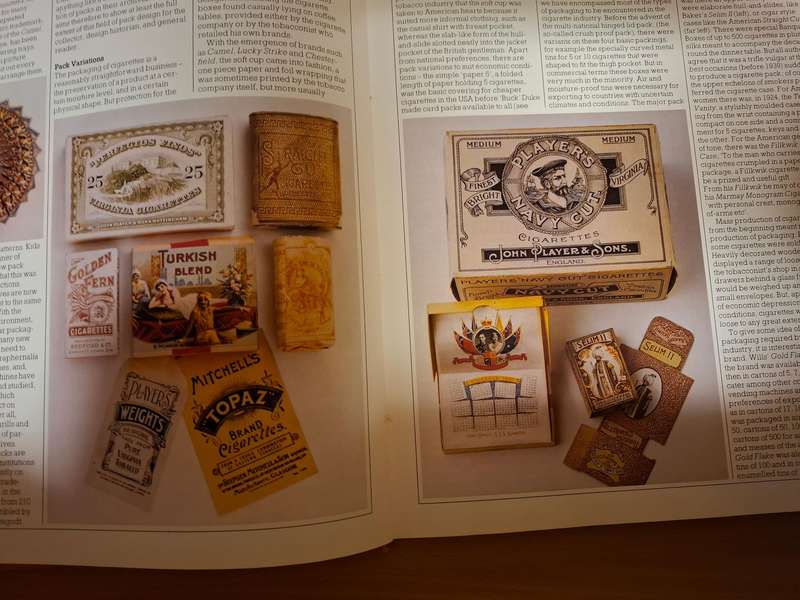 Hamlyn - Cigarette Pack Art : Chris Mullen  (Hardcover)