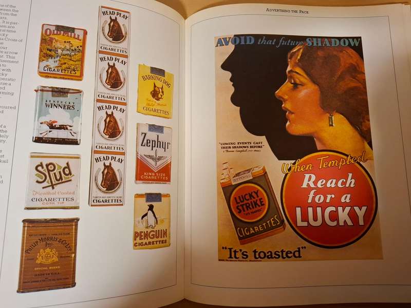 Hamlyn - Cigarette Pack Art : Chris Mullen  (Hardcover)