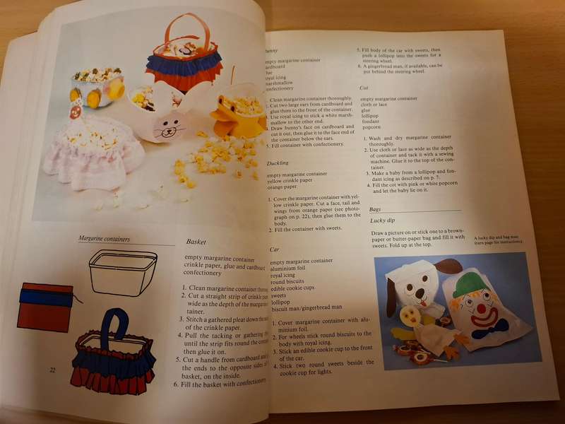 Happy Birthday - All about children`s parties : Suretha Du Toit  (Paperback)