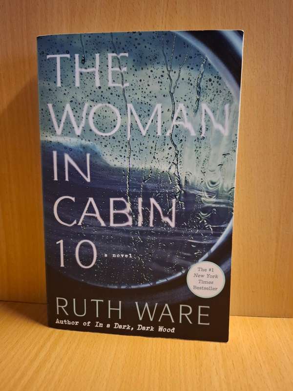 The Woman in Cabin 10 : Ruth Ware  (Paperback)