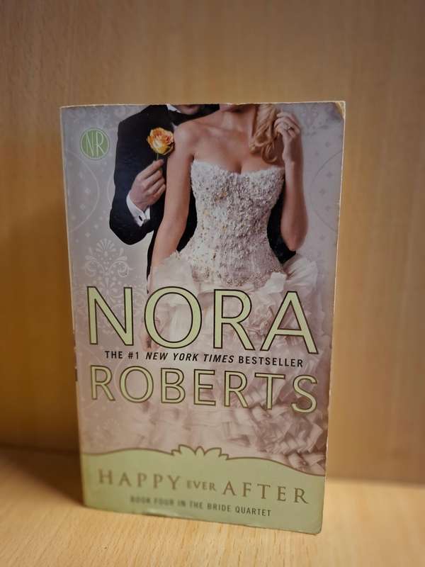 Happy Ever After : Nora Roberts  (Paperback)