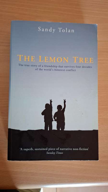 The Lemon Tree - The true story of a friendship : Sandy Tolan (Paperback)