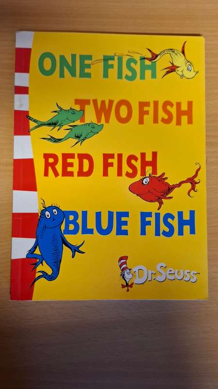 Dr. Seuss - One Fish Two Fish Red Fish Blue Fish  (Paperback)
