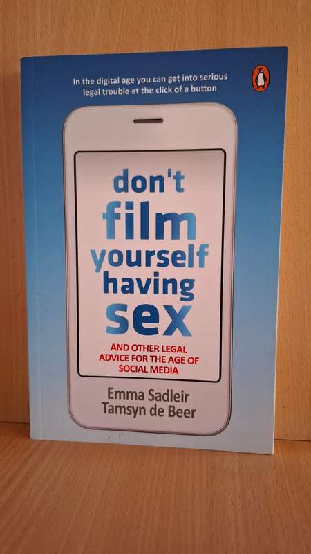 Don`t Film Yourself Having Sex : Emma Sadleir, Tamsyn de Beer  (Paperback)