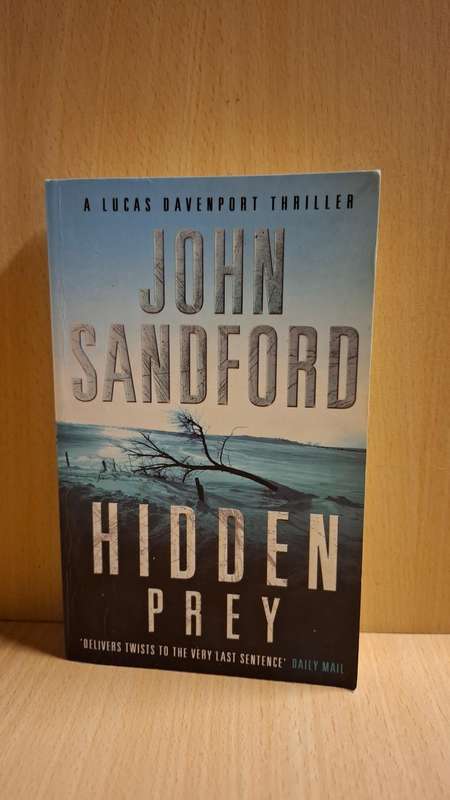 Hidden Prey: John Sanford  (Paperback)