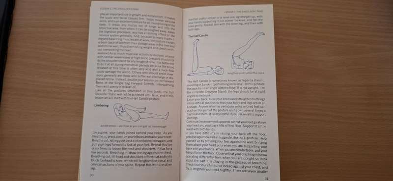A Pocket Book on Yoga : Bob Bury  (Hardcover)