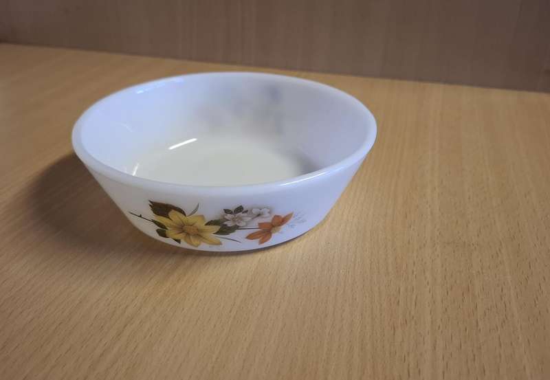Small Vintage Floral Pattern JAJ Ovenware Dish - Made in England (height 14cm height 4cm)