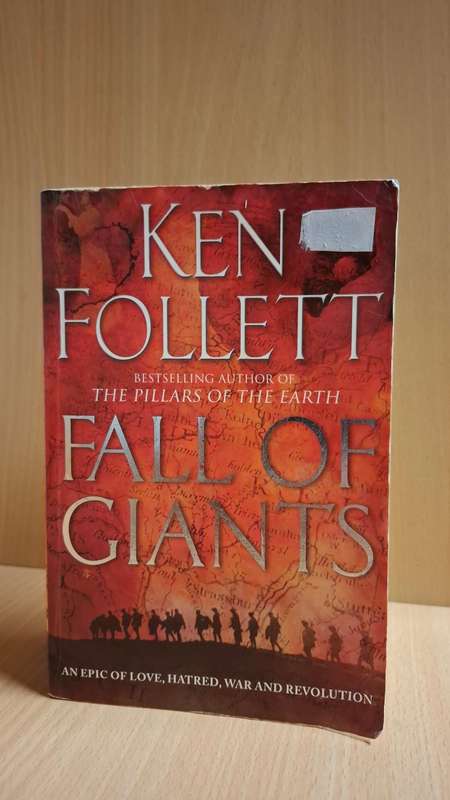 Fall of Giants : Ken Follett  (Paperback)